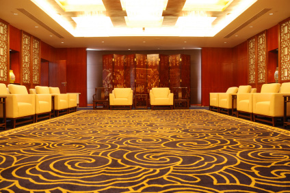 Chiński dywan jako element wyposażenia sali konferencyjnej.